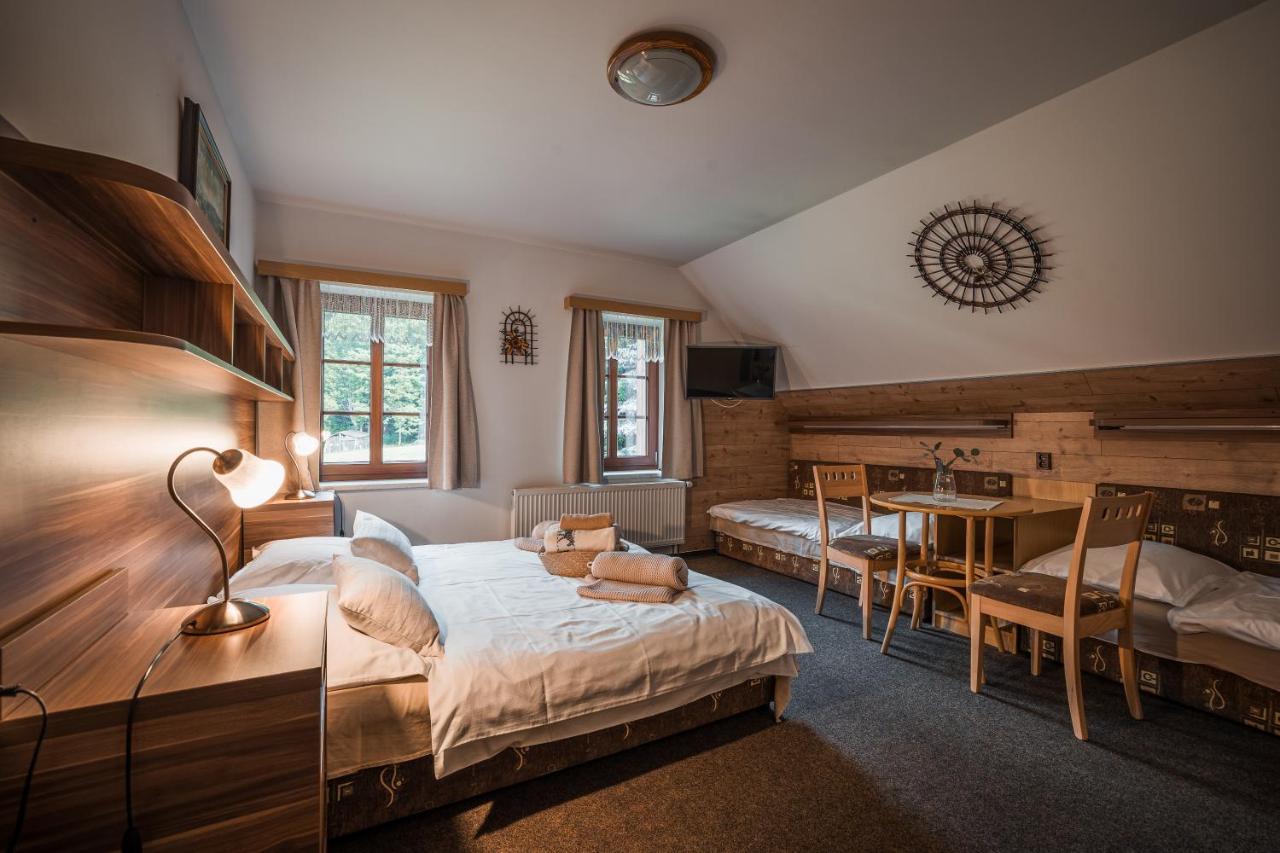 Hotel U Sadílků Paseky nad Jizerou Exterior foto