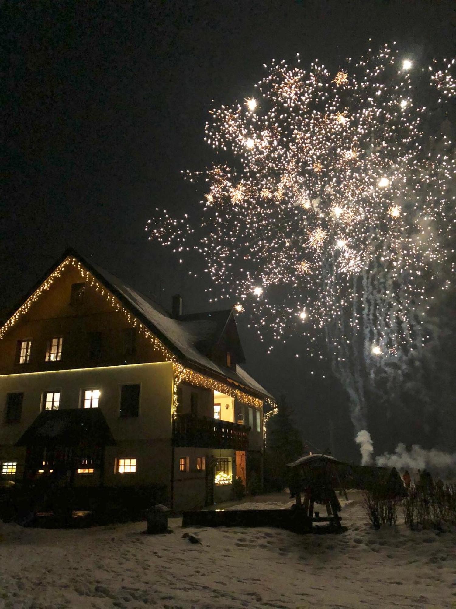Hotel U Sadílků Paseky nad Jizerou Exterior foto